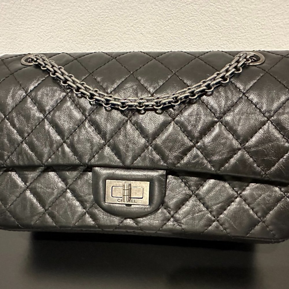 2022 Aged Calfskin Quilted 2.55 Reissue 225 Flap Black/Burgandy with Ruthenium h